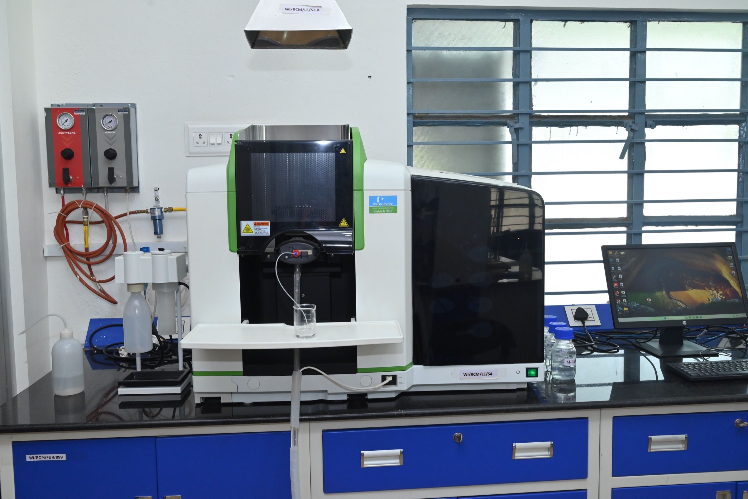 Atomic absorption spectrometer used for heavy-metal analysis