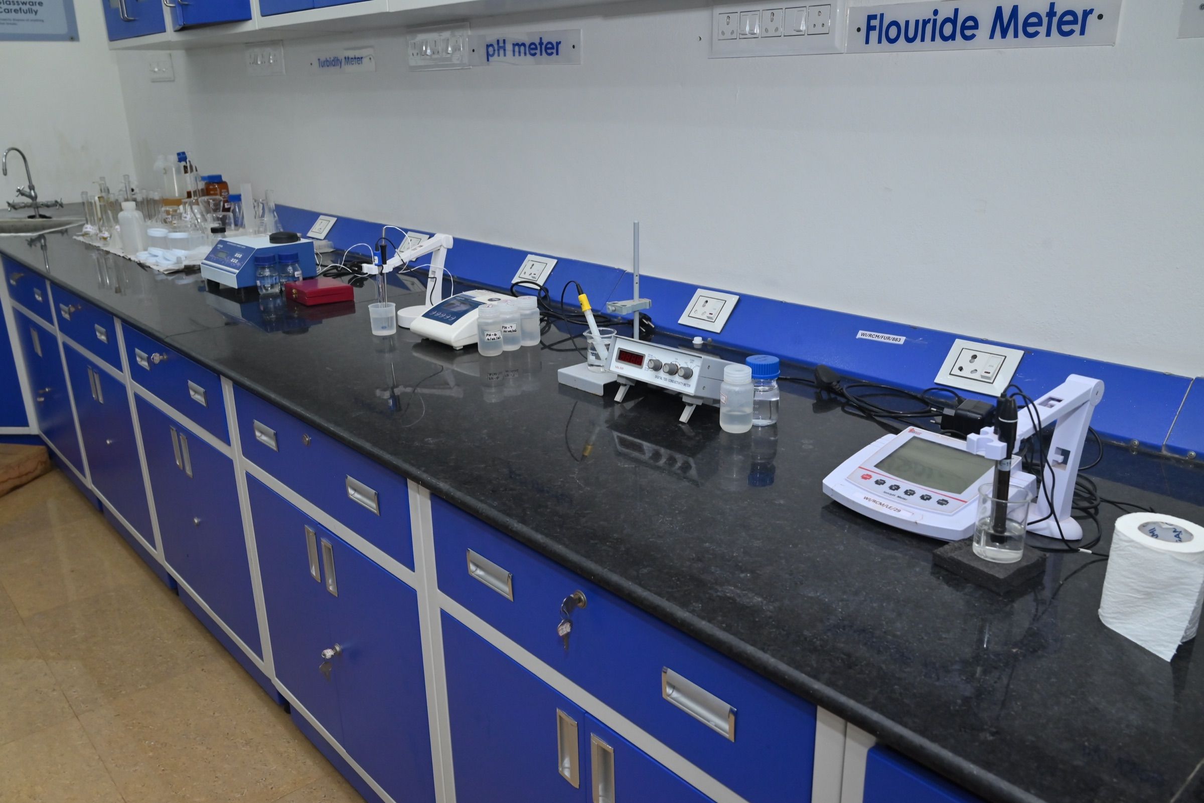Bench of pH, conductivity and fluoride meters